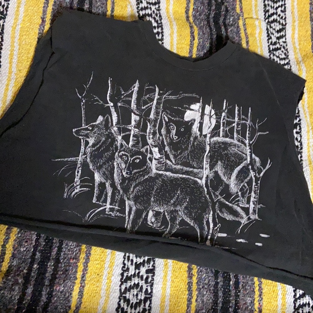 Vintage wolf shirt